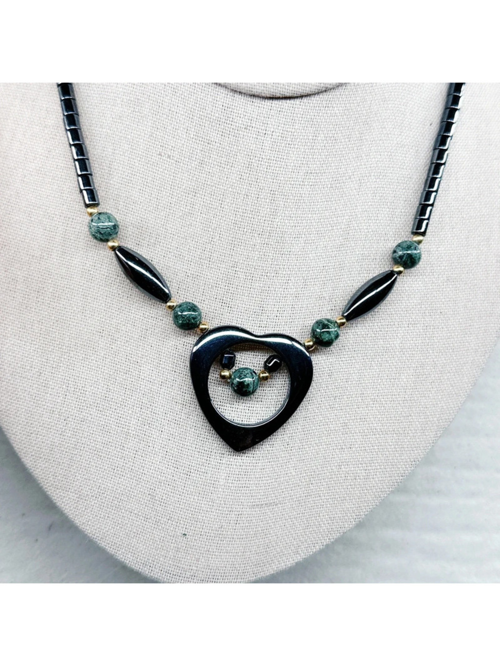 5291mc. Hematite Heart Necklace